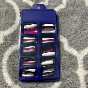 🌻FOR BUNDLES ONLY🌻 Glue on nails